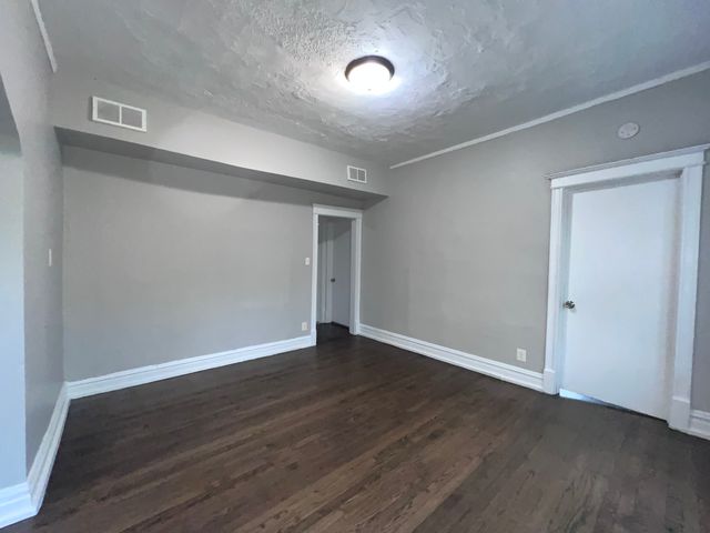 2707 E 78th Street 2W, Chicago, IL 60649