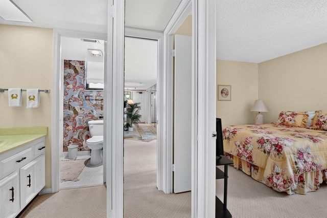 5188 Woodland Lakes Drive 332, Palm Beach Gardens, FL 33418