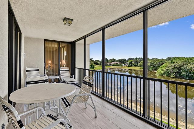 5188 Woodland Lakes Drive 332, Palm Beach Gardens, FL 33418