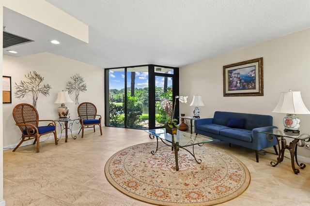 5188 Woodland Lakes Drive 332, Palm Beach Gardens, FL 33418