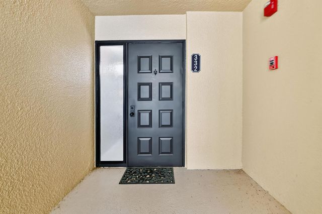 5188 Woodland Lakes Drive 332, Palm Beach Gardens, FL 33418