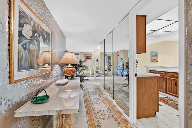 5188 Woodland Lakes Drive 332, Palm Beach Gardens, FL 33418