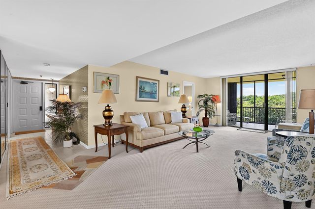 5188 Woodland Lakes Drive 332, Palm Beach Gardens, FL 33418