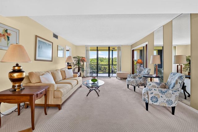 5188 Woodland Lakes Drive 332, Palm Beach Gardens, FL 33418