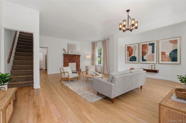 9 Desmond Avenue, Bronxville, NY 10708