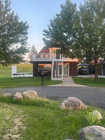 595 Rolling Meadows Drive, Hudson, MI 49247