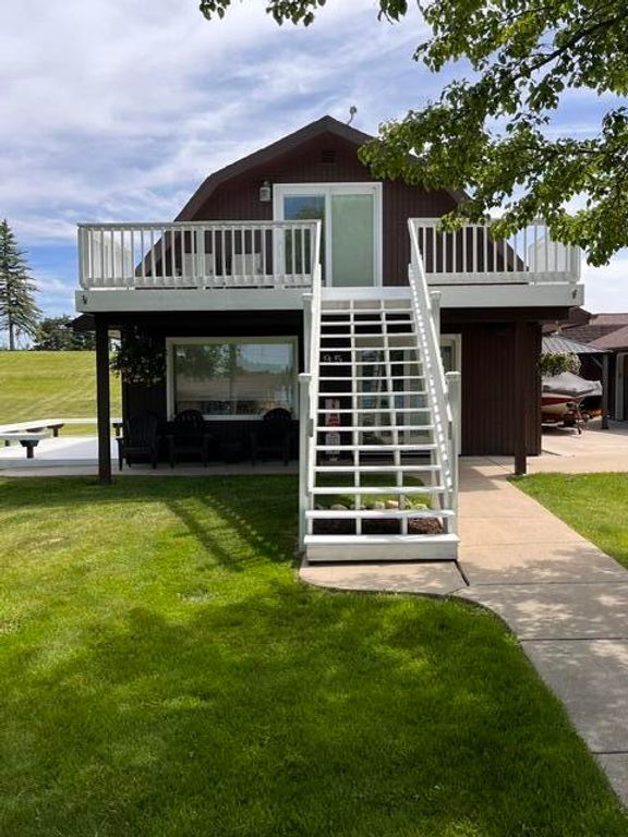 595 Rolling Meadows Drive, Hudson, MI 49247