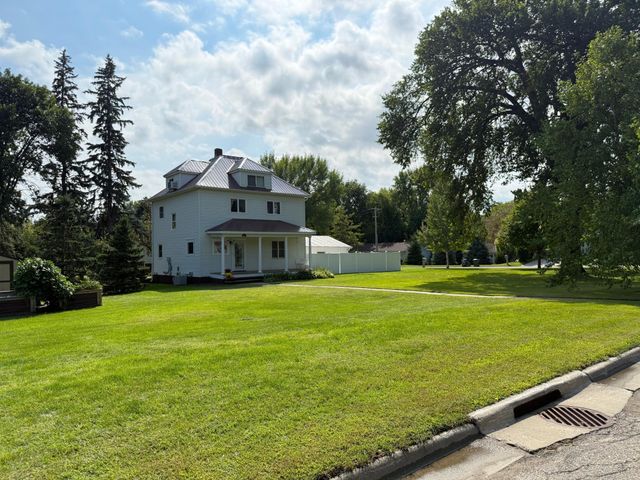 811 E Division Street, Elbow Lake, MN 56531