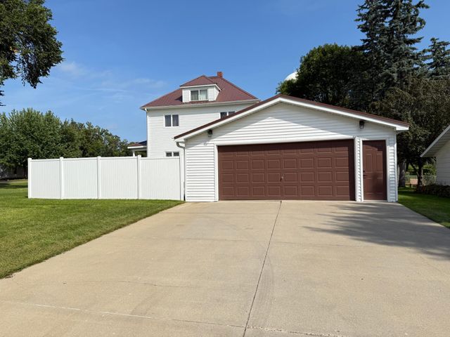 811 E Division Street, Elbow Lake, MN 56531