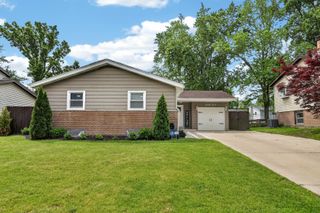 8931 Sandra Lane, Hickory Hills, IL 60457