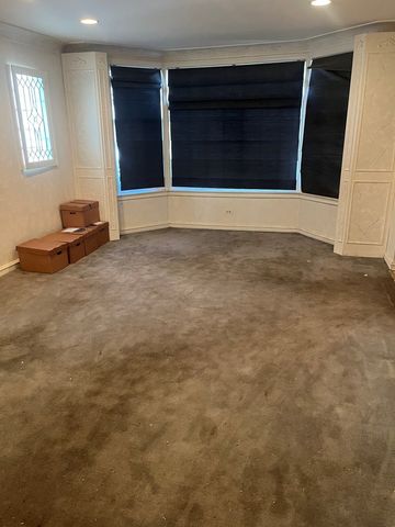 2849 W Pratt Boulevard, Chicago, IL 60645