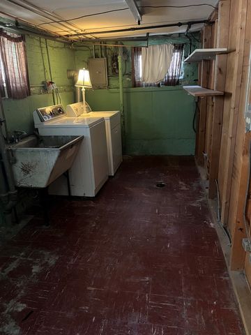 2849 W Pratt Boulevard, Chicago, IL 60645