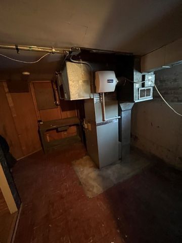 2849 W Pratt Boulevard, Chicago, IL 60645