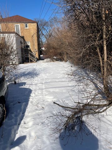 2849 W Pratt Boulevard, Chicago, IL 60645