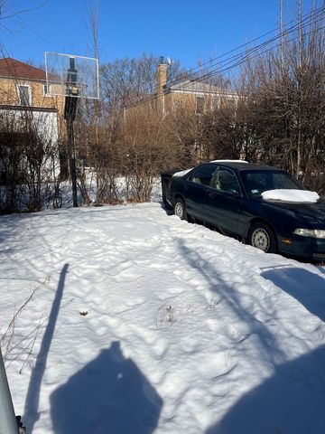 2849 W Pratt Boulevard, Chicago, IL 60645