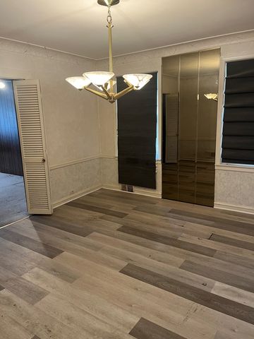 2849 W Pratt Boulevard, Chicago, IL 60645