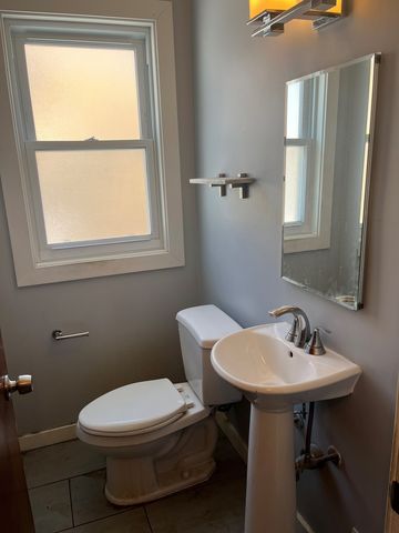 2849 W Pratt Boulevard, Chicago, IL 60645