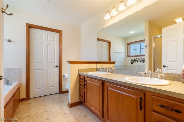 4946 Simsbury Circle NW, Massillon, OH 44646