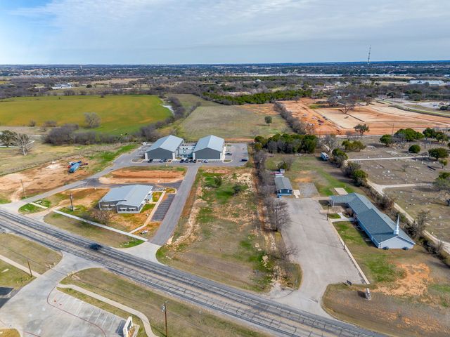 900 Tucker Way, Granbury, TX 76048