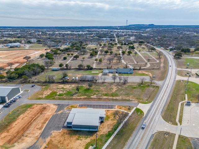 900 Tucker Way, Granbury, TX 76048