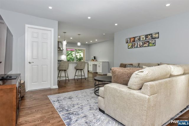 10 Stanley 10, Wanaque, NJ 07465