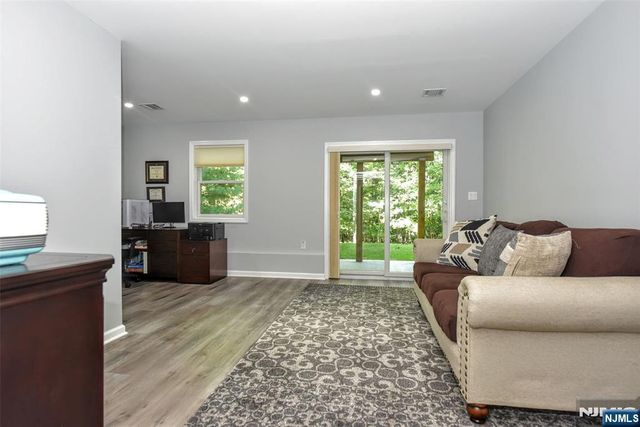10 Stanley 10, Wanaque, NJ 07465