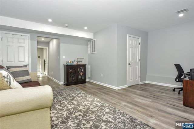 10 Stanley 10, Wanaque, NJ 07465