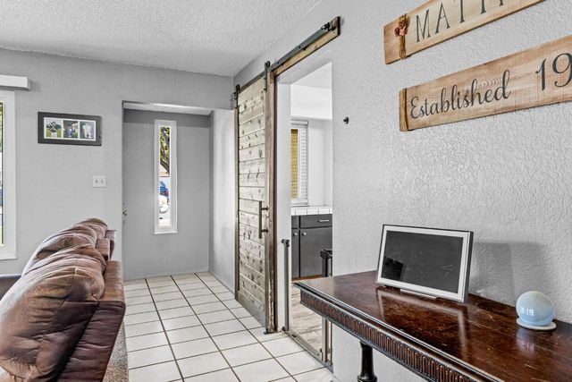 657 Gold St, Manteca, CA 95336