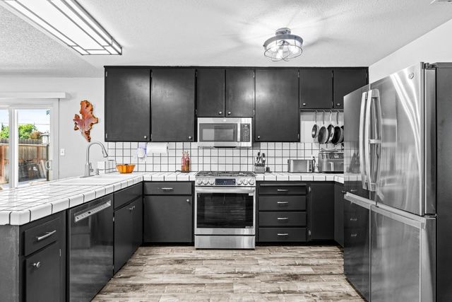 657 Gold St, Manteca, CA 95336