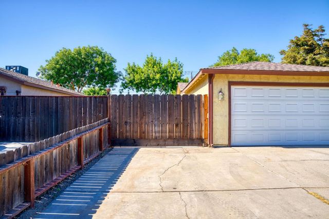 657 Gold St, Manteca, CA 95336