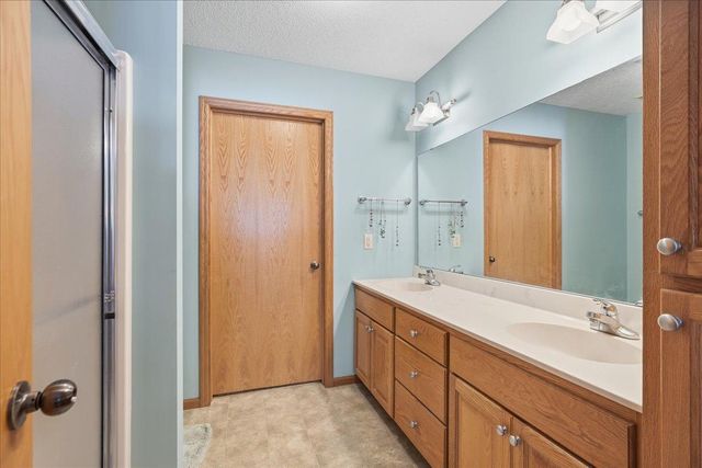 566 Williamsburg Place, New Richmond, WI 54017