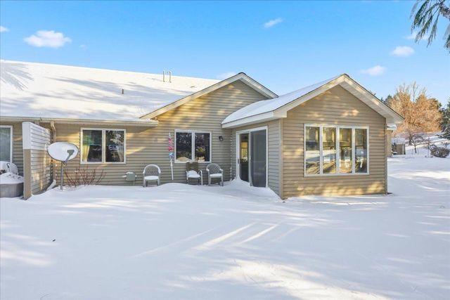566 Williamsburg Place, New Richmond, WI 54017