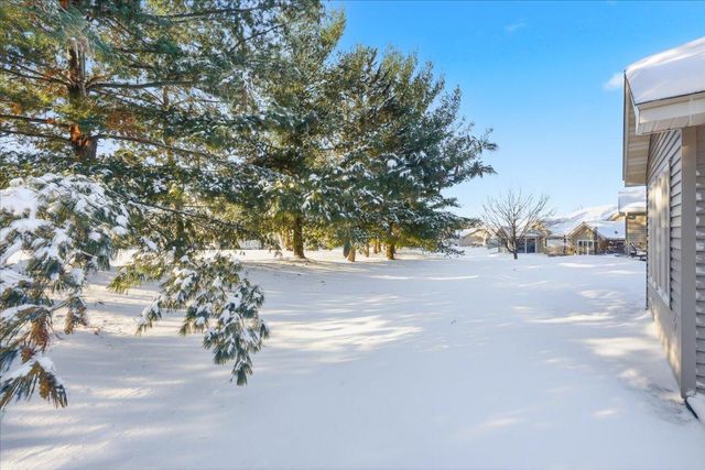 566 Williamsburg Place, New Richmond, WI 54017