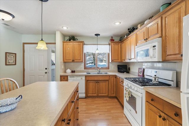 566 Williamsburg Place, New Richmond, WI 54017