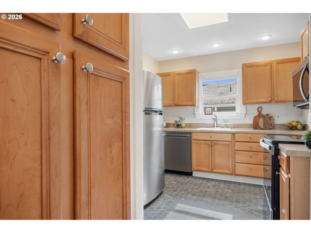 3134 Ne 74TH Ave, Portland, OR 97213