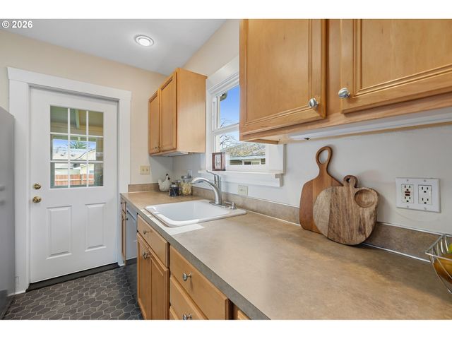 3134 Ne 74TH Ave, Portland, OR 97213