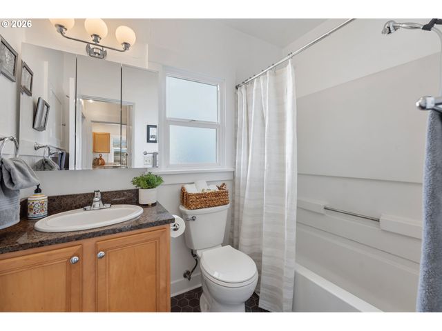 3134 Ne 74TH Ave, Portland, OR 97213