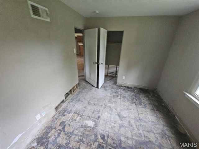 9801 Lorna Lane, St Louis, MO 63136