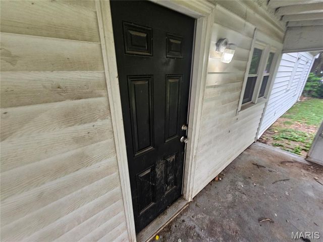 9801 Lorna Lane, St Louis, MO 63136