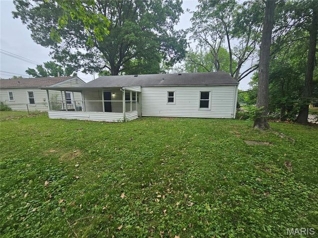 9801 Lorna Lane, St Louis, MO 63136