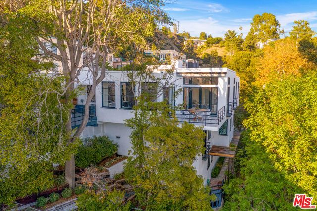 9314 Lloydcrest Drive, Los Angeles, CA 90210