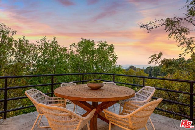 9314 Lloydcrest Drive, Los Angeles, CA 90210