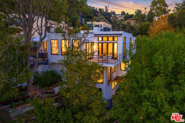 9314 Lloydcrest Drive, Los Angeles, CA 90210