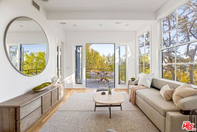9314 Lloydcrest Drive, Los Angeles, CA 90210
