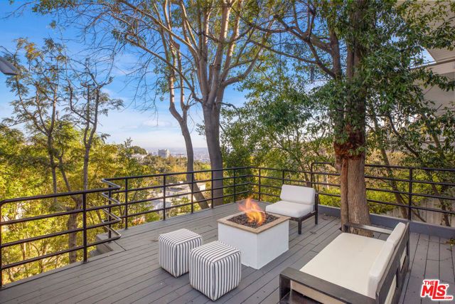 9314 Lloydcrest Drive, Los Angeles, CA 90210