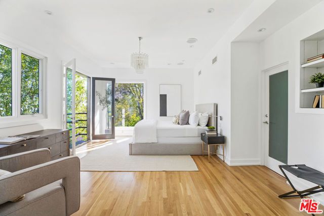 9314 Lloydcrest Drive, Los Angeles, CA 90210
