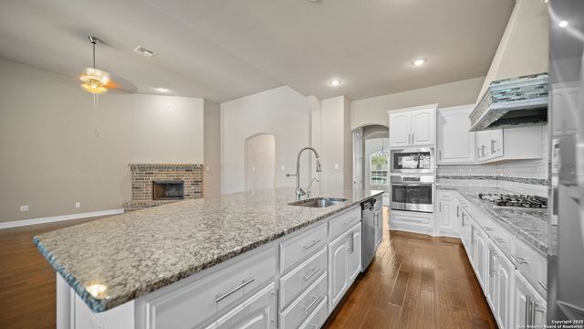 287 Cascade, Castroville, TX 78009