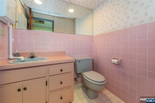 9 Fairfield Avenue, Little Falls, NJ 07424