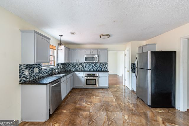 5855 Amerson Lane, Ellenwood, GA 30294