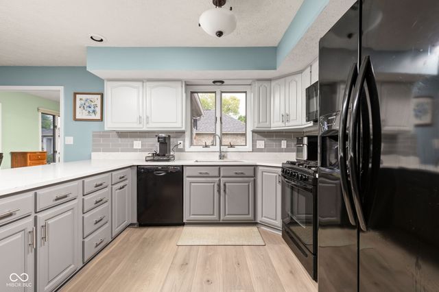 1018 Lakewood South Drive, Brownsburg, IN 46112
